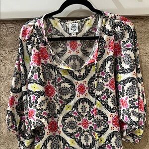 Ivy Jane Black and Pink Floral Blouse
